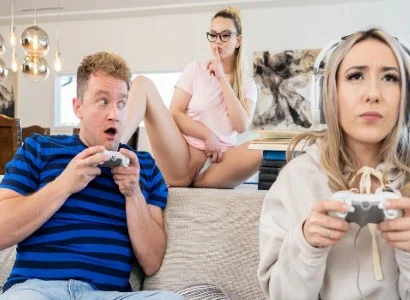 cô ấy bị bạn thân cuỗm mất người yêu vì đắm chìm trong game